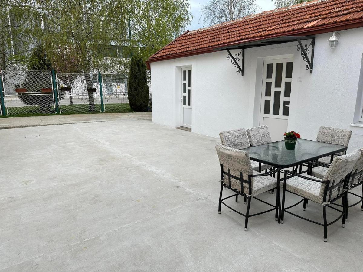 Apartmani Emily & Jully Niksic Exterior photo