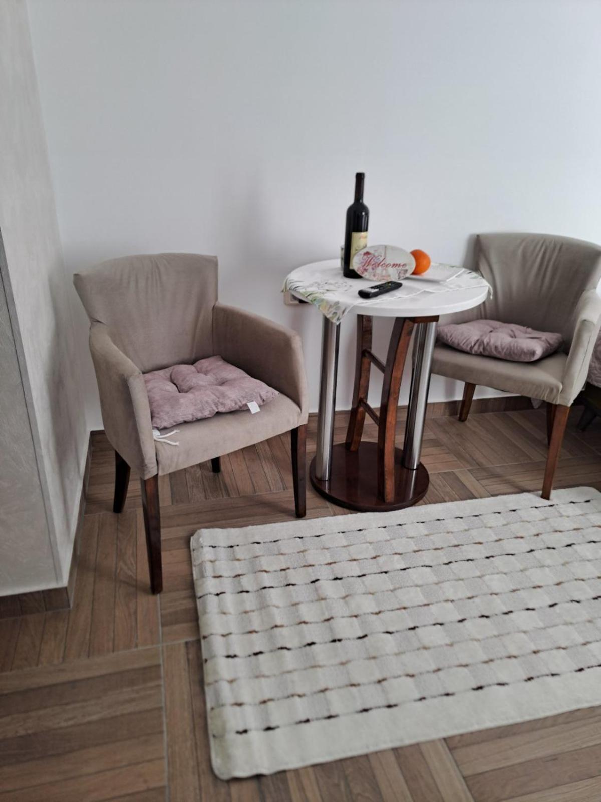 Apartmani Emily & Jully Niksic Exterior photo