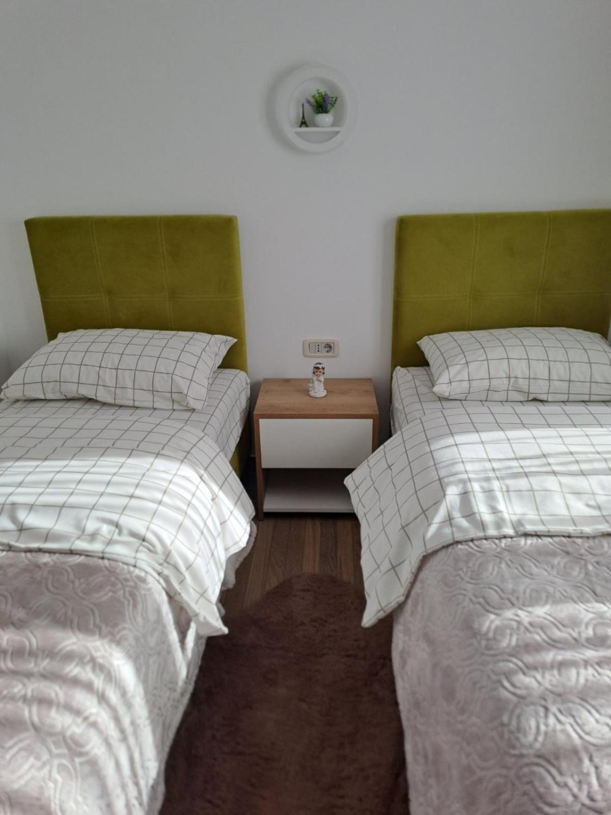 Apartmani Emily & Jully Niksic Exterior photo