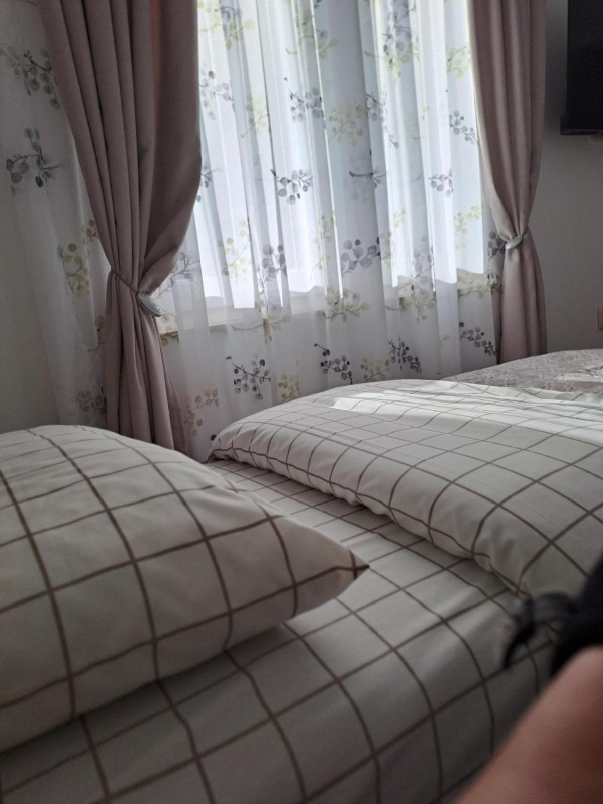 Apartmani Emily & Jully Niksic Exterior photo