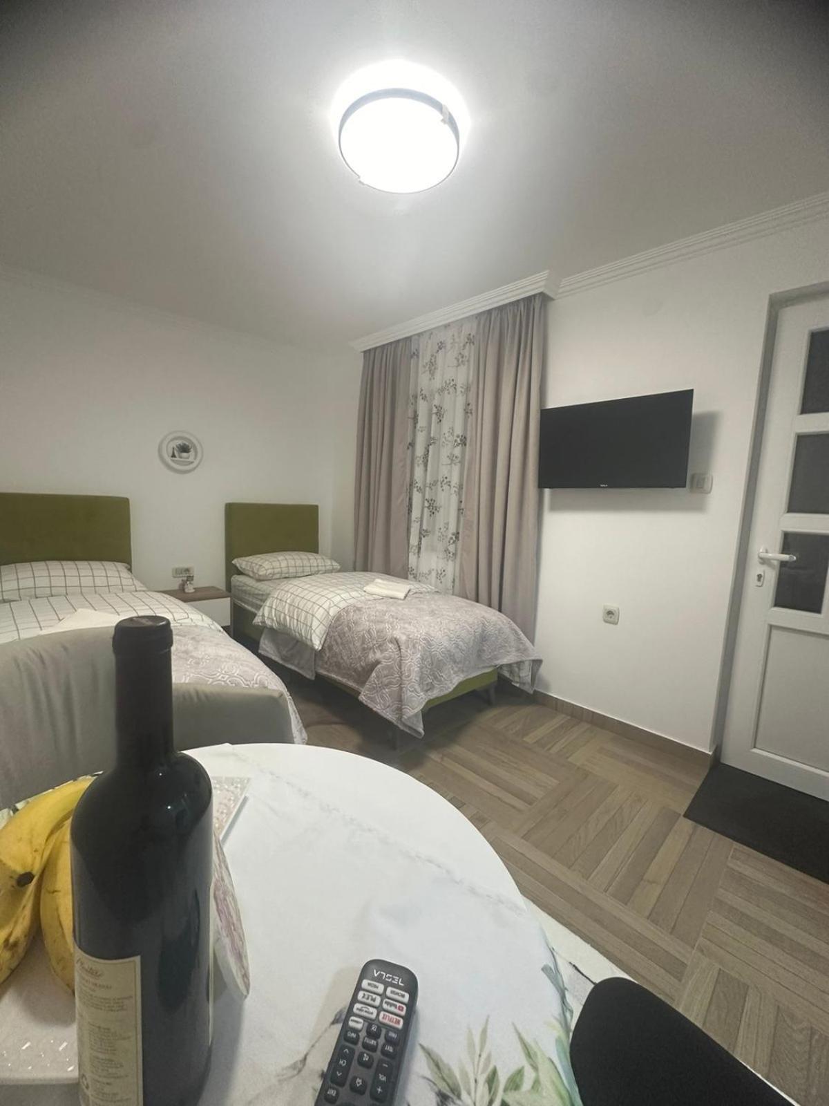 Apartmani Emily & Jully Niksic Exterior photo
